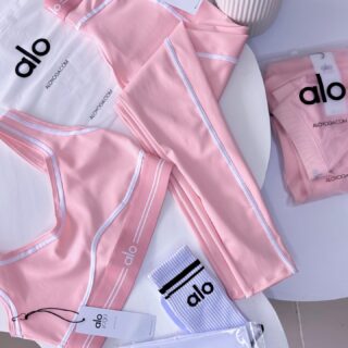 Conjunto Rosa Alo Yoga con Detalles Blancos