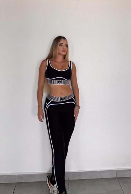 Conjunto Alo Yoga Negro con Detalles Blancos